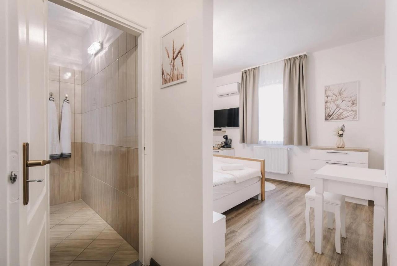 Apartmanhaz Soho 杰尔 外观 照片