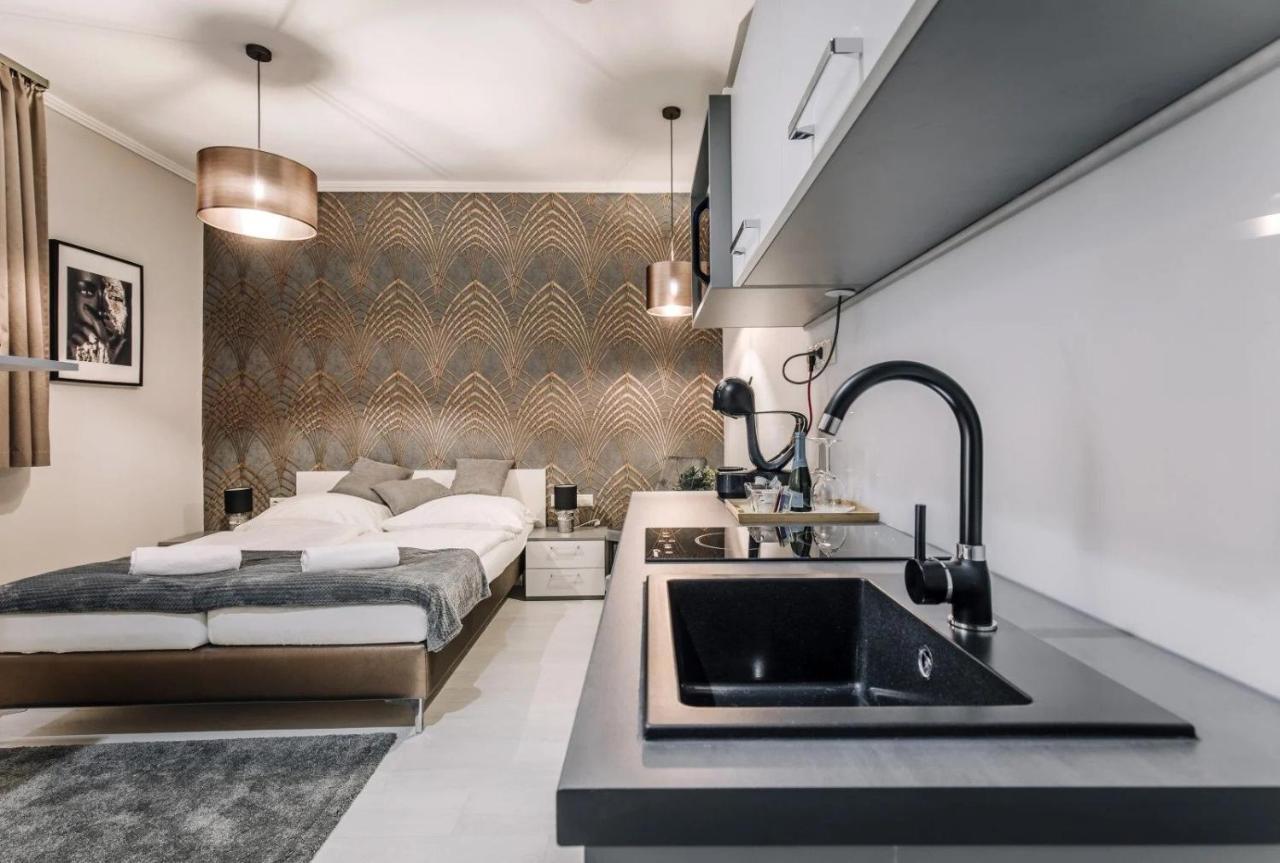Apartmanhaz Soho 杰尔 外观 照片