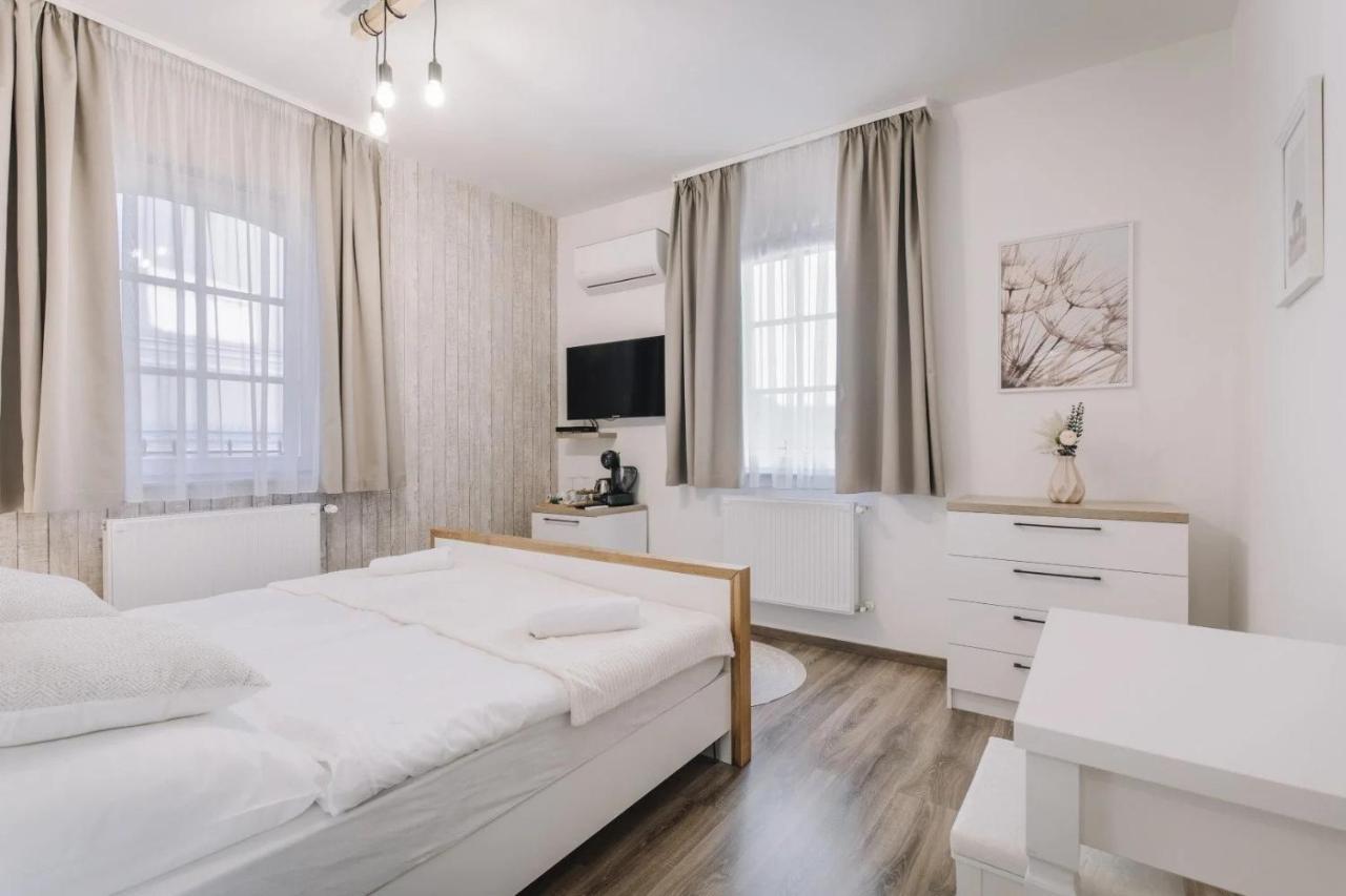 Apartmanhaz Soho 杰尔 外观 照片