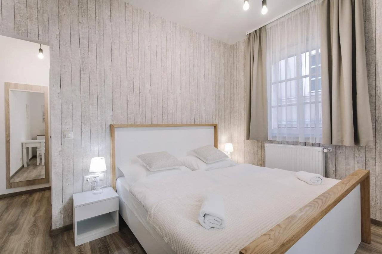 Apartmanhaz Soho 杰尔 外观 照片