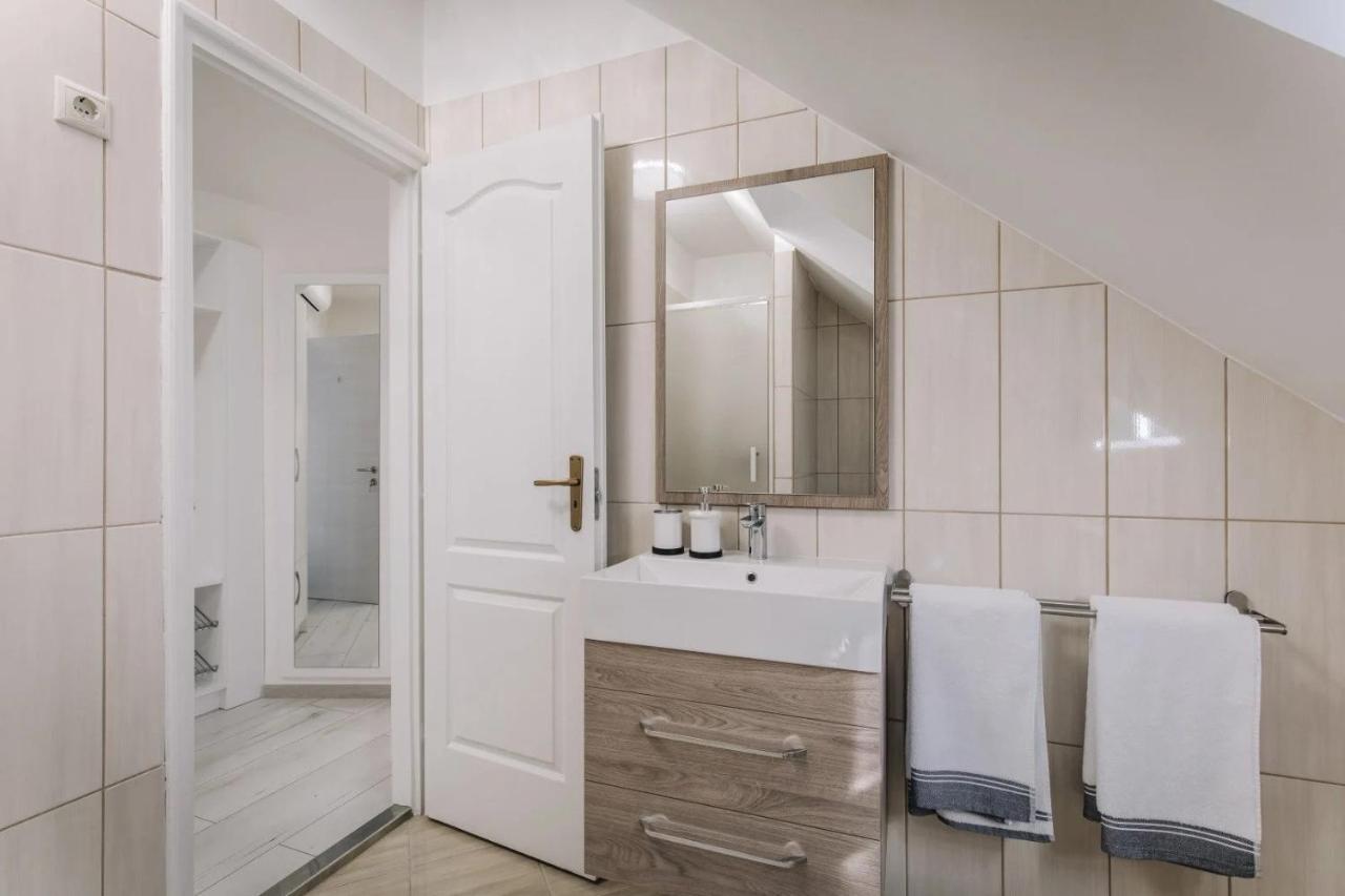 Apartmanhaz Soho 杰尔 外观 照片