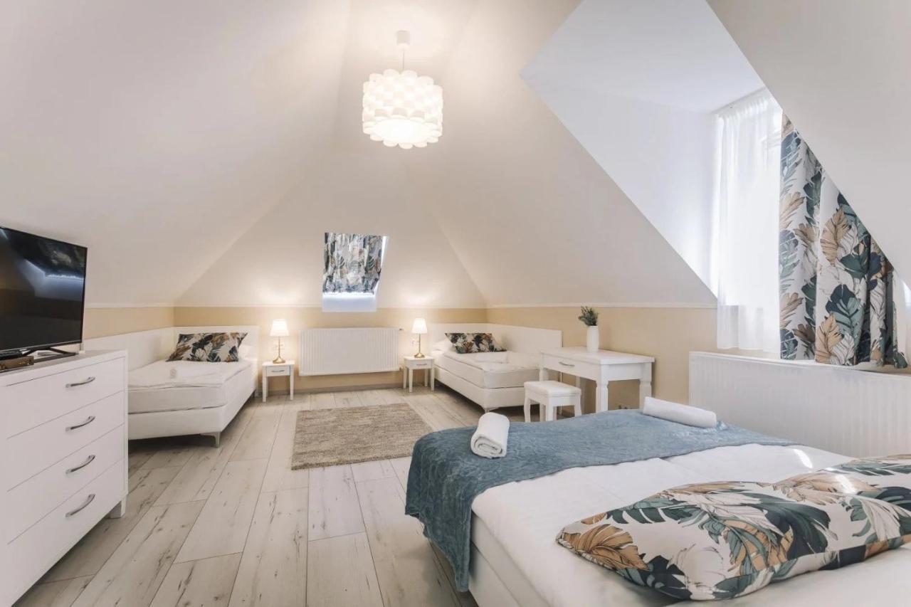 Apartmanhaz Soho 杰尔 外观 照片