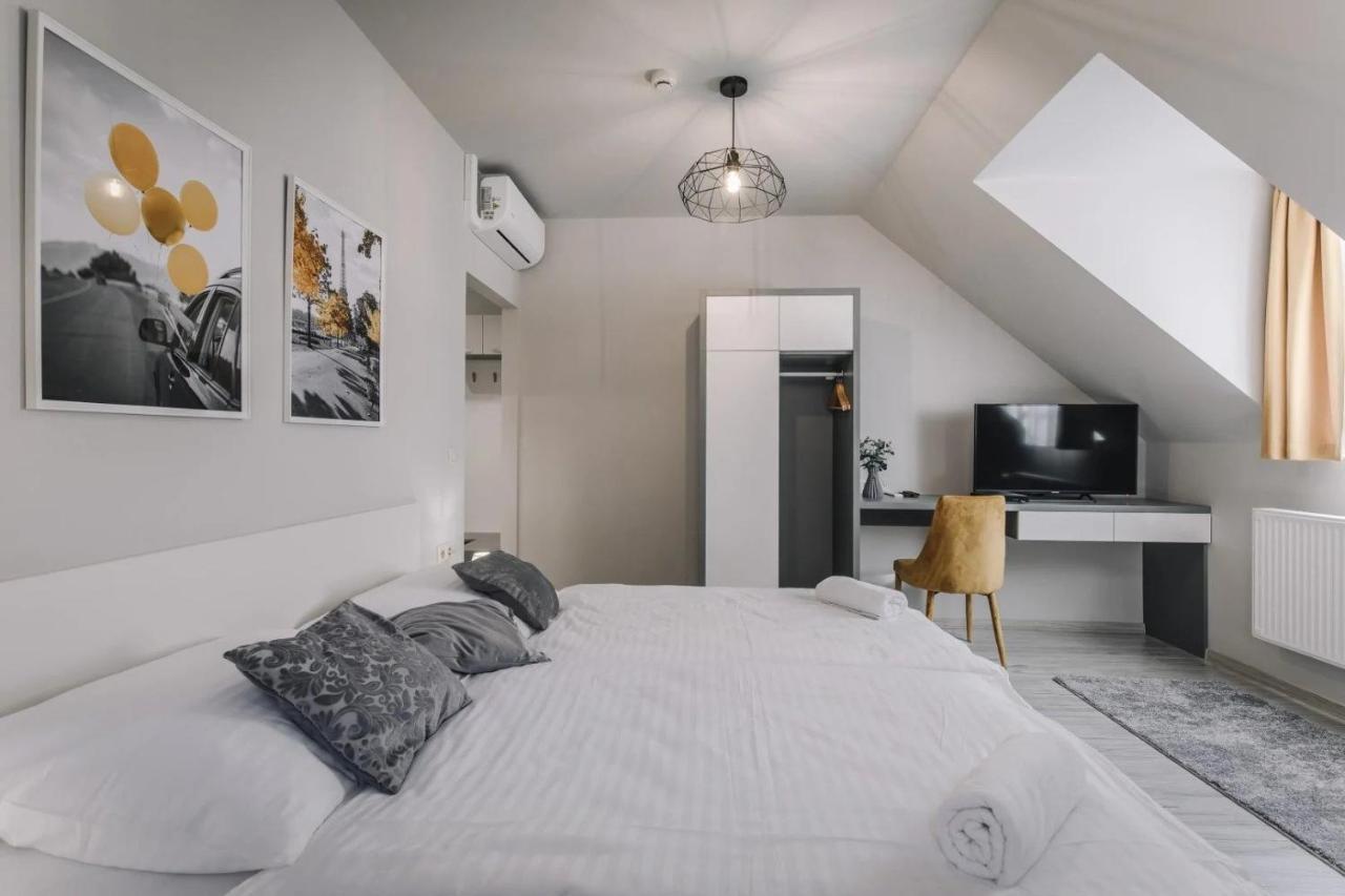 Apartmanhaz Soho 杰尔 外观 照片