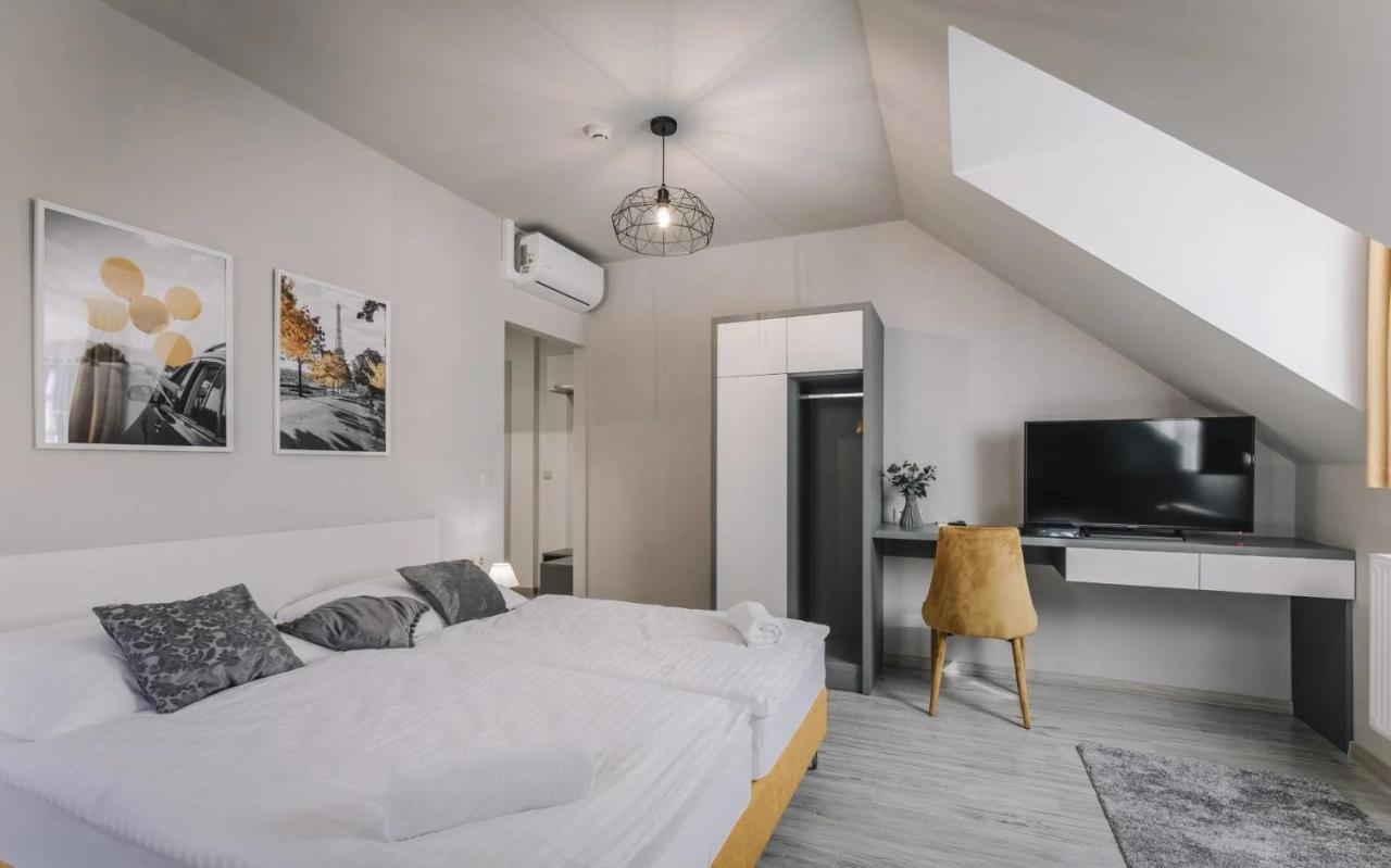 Apartmanhaz Soho 杰尔 外观 照片