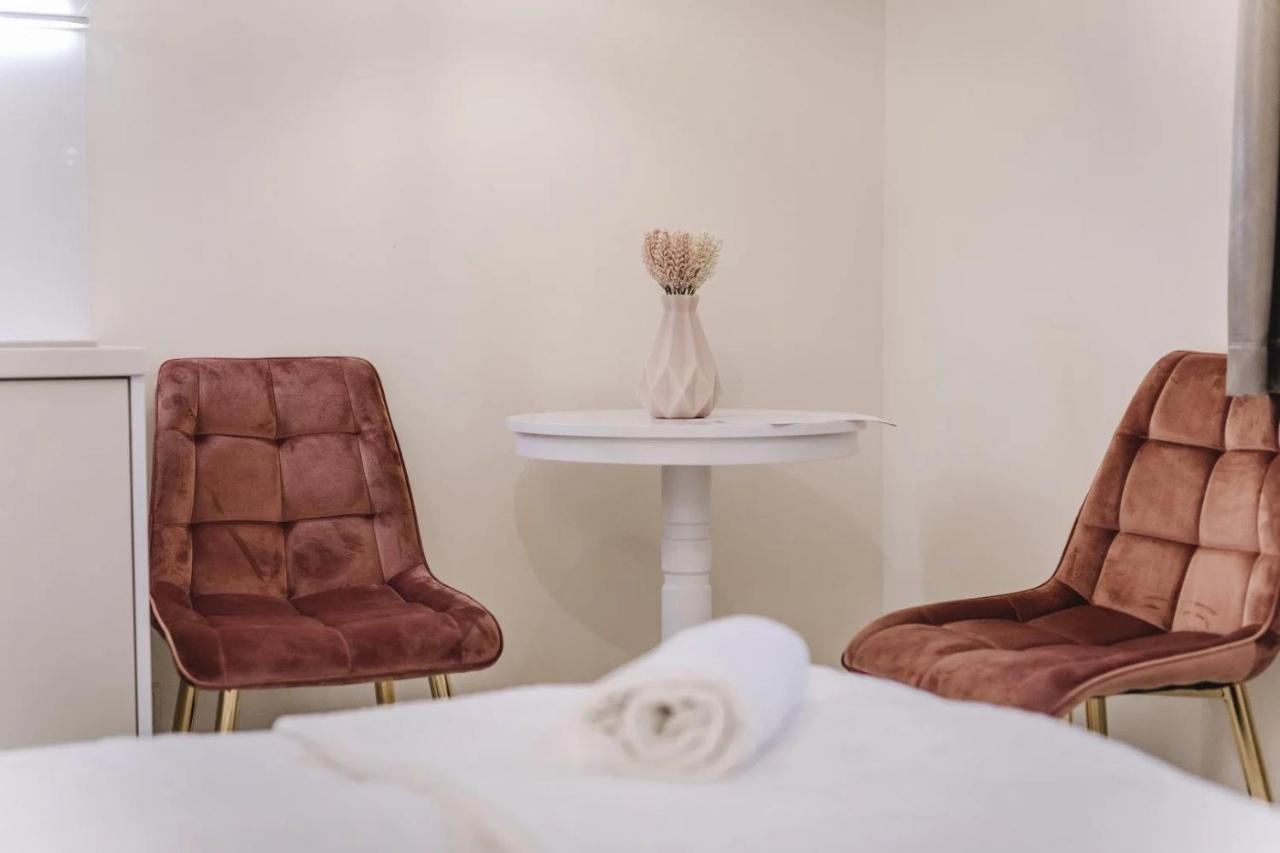 Apartmanhaz Soho 杰尔 外观 照片