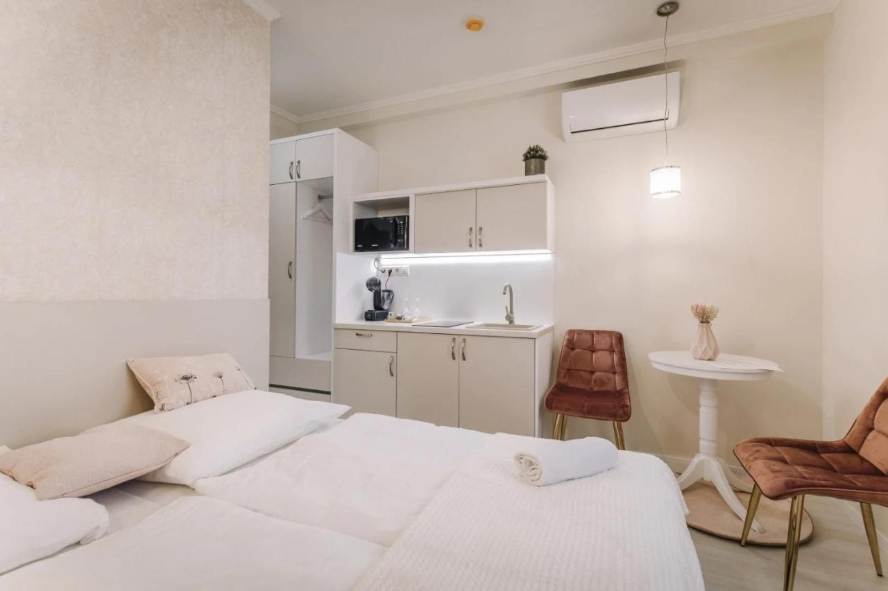 Apartmanhaz Soho 杰尔 外观 照片