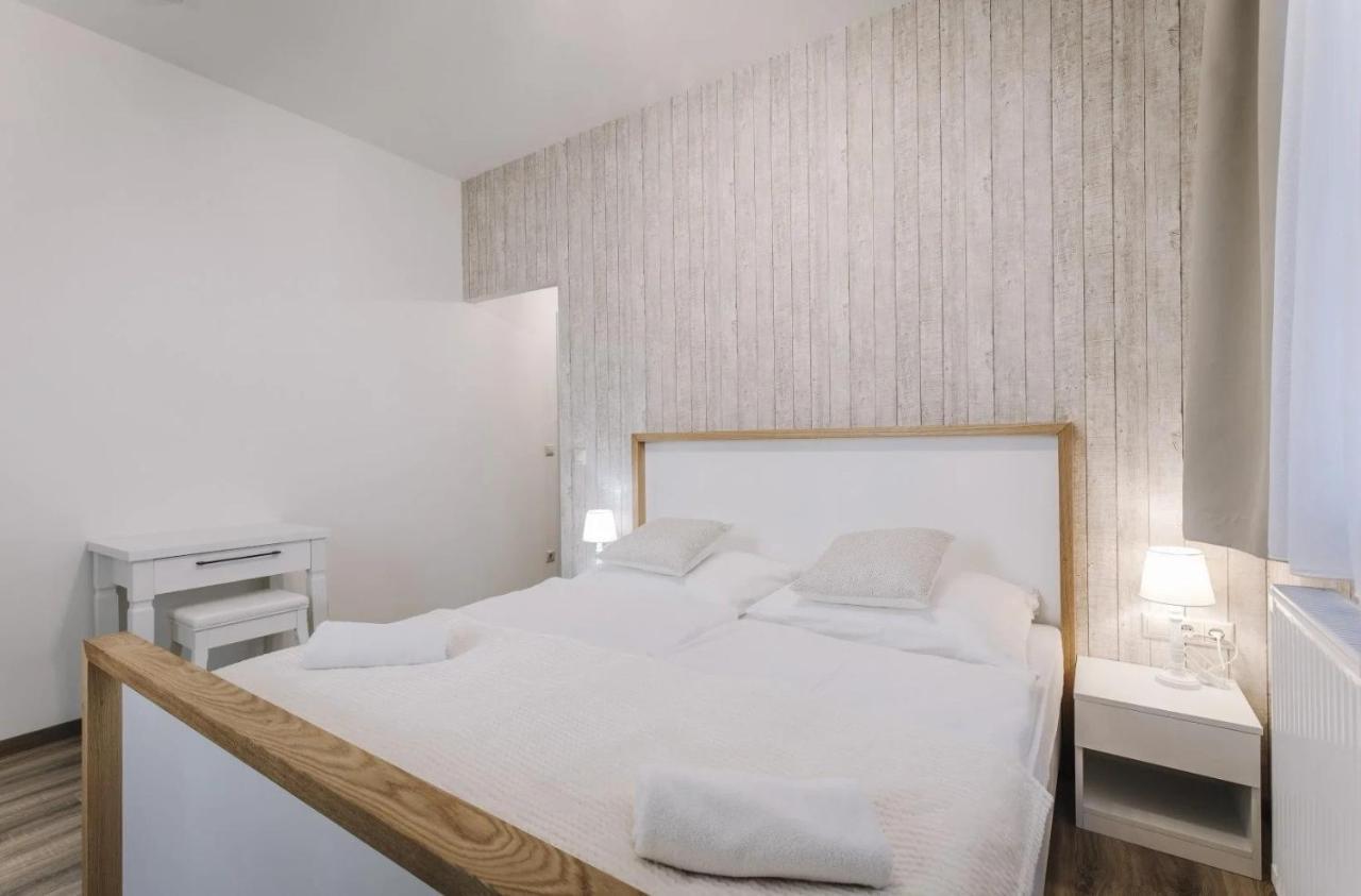 Apartmanhaz Soho 杰尔 外观 照片