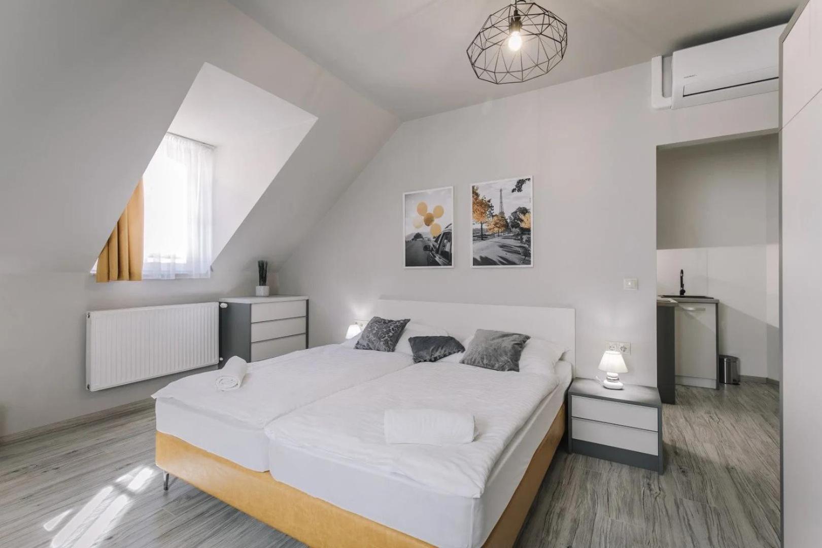 Apartmanhaz Soho 杰尔 外观 照片