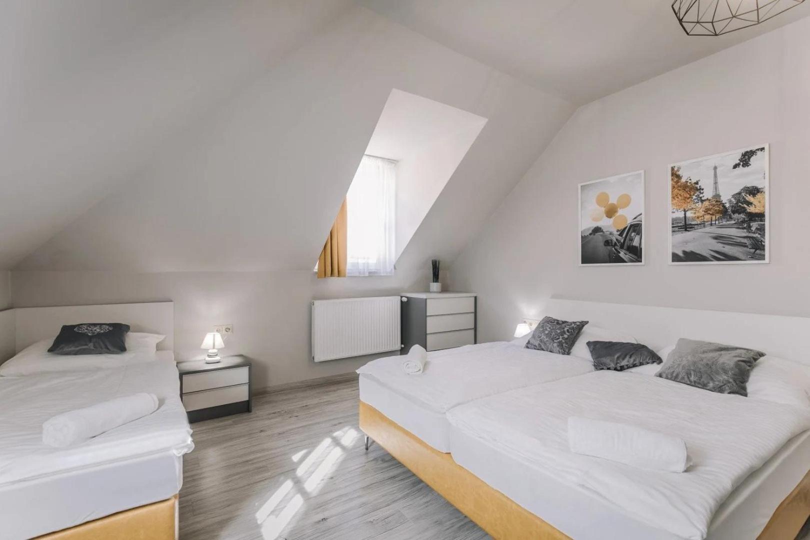 Apartmanhaz Soho 杰尔 外观 照片